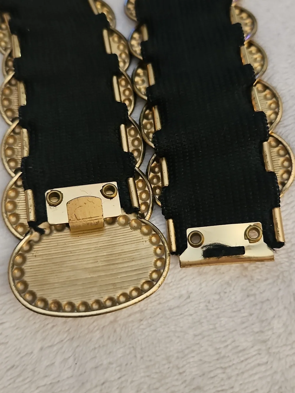 Vintage 1980s Gold Brushed Oval Metal Concho Stretch Belt
